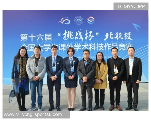 副班长在足球场上的成长与挑战：从默默无闻到团队核心的蜕变之路